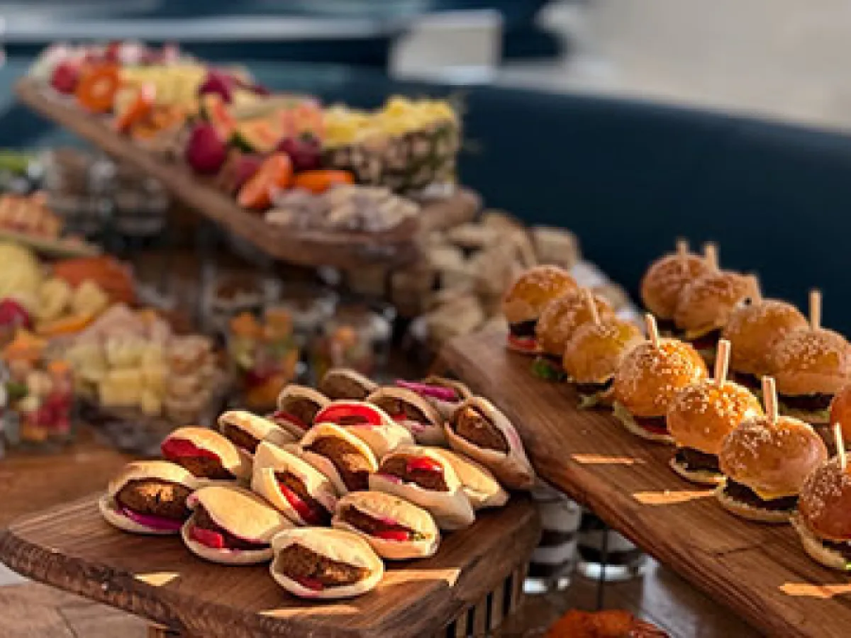 Buffet Catering Dubai (Prices, Packages & Ordering Guide 2026)